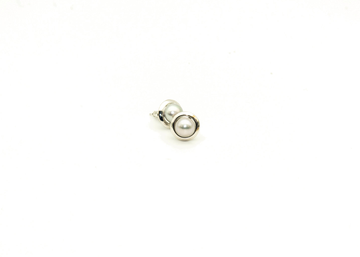 Circular Pearl Ear Ring