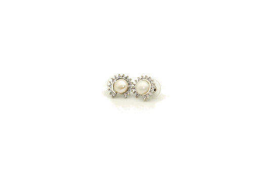 Elizabeth Pearl Ear Ring