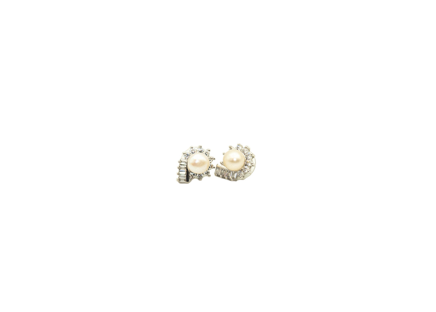 Snail Pearl Ear Ring