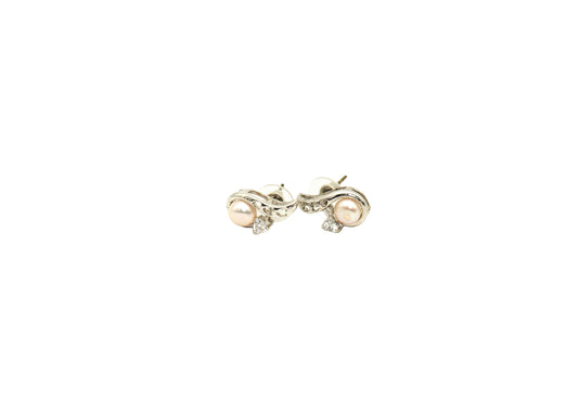 Signature Pearl Ear Ring