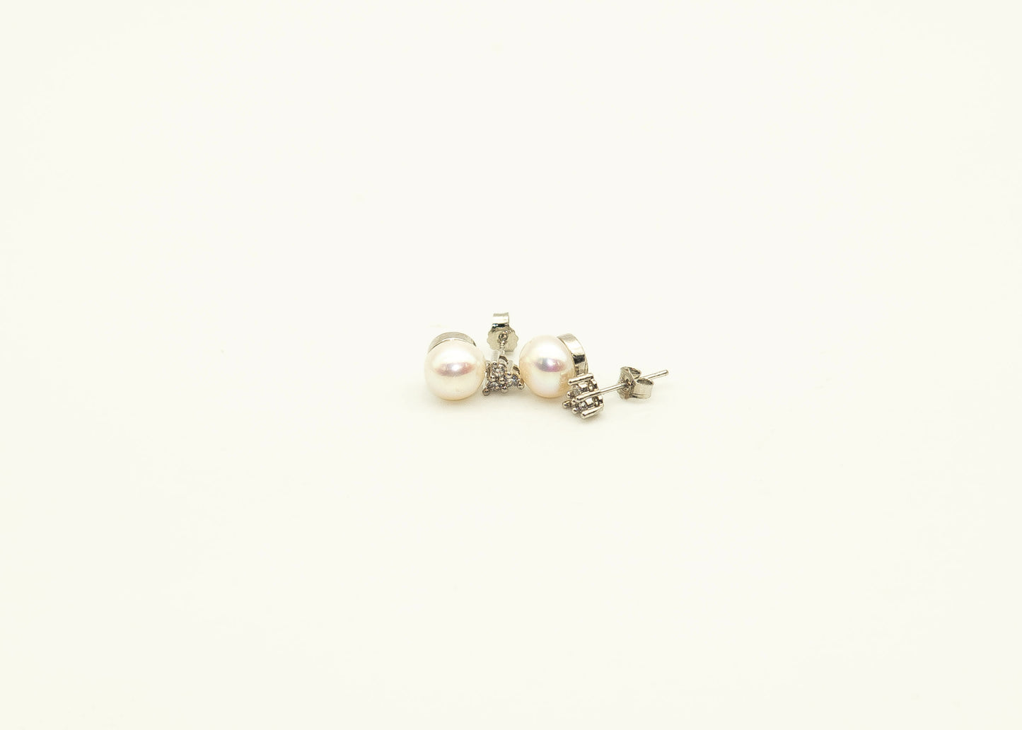 Elegant Pearl Ear Ring