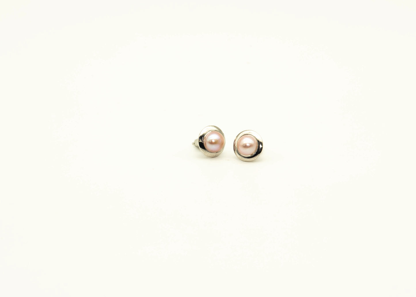 Circular Pearl Ear Ring