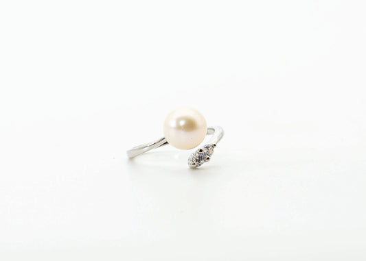 Pearl Ring (Milky White)