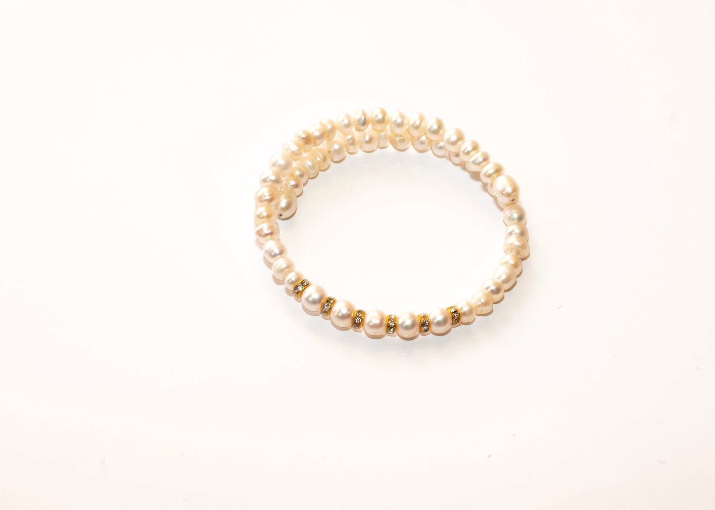 Pearl Bracelet With Golden Glitter